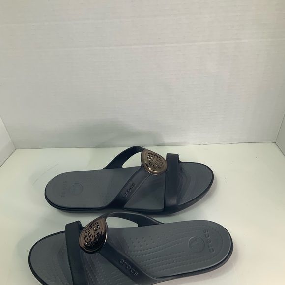Crocs Sanrah Metal Block Sandals Women's Size 9 Black Grey Wedge Slide - Picture 2 of 7